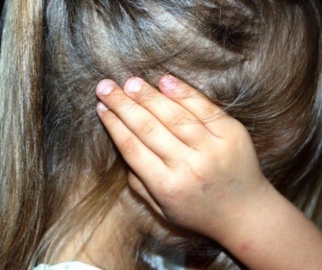 A ÎNTREȚINUT RELAȚII SEXUALE CU FIICA ADOPTIVĂ A CONCUBINEI. FATA ESTE MINORĂ
