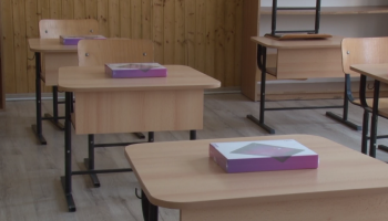 ȘCOLI FĂRĂ INTERNET ȘI CU PROFESORI PENSIONAȚI
